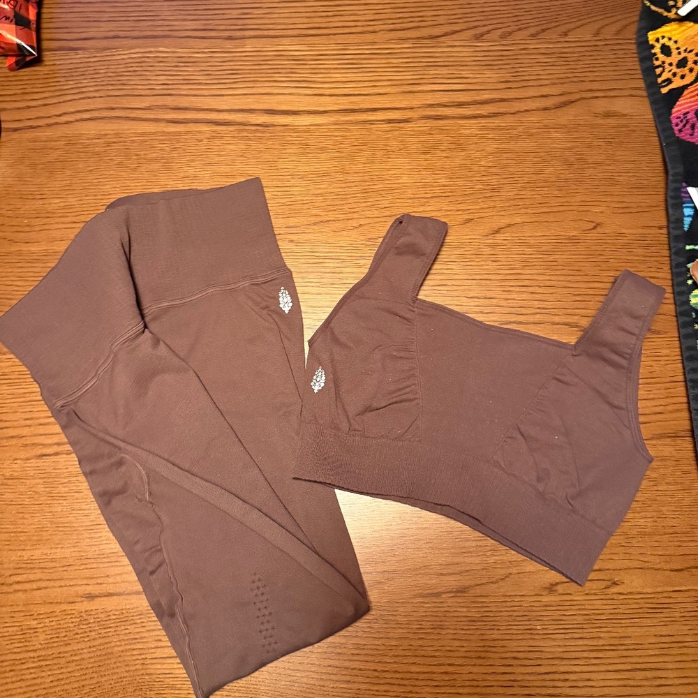 Free People - FP Movement Good Karma Bra + Legging Set - Chocolate